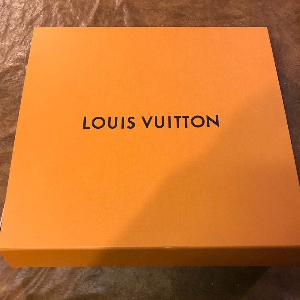 Authentic Louis Vuitton Large Gift Box w/Envelope